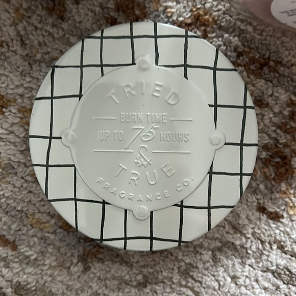 Tried & True Meadow Thistle Candle - Picture 4 of 6